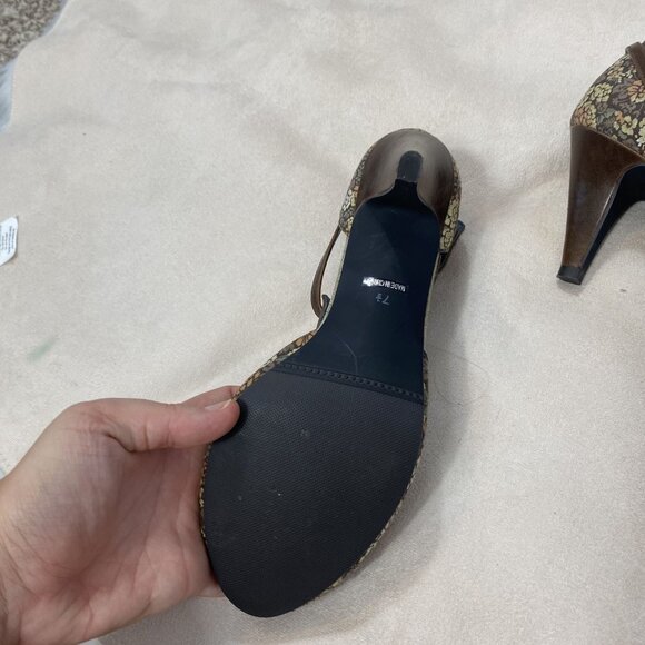 ⭐ 3/$15 Vintage Y2K Pink Studio Size 7.5 Brown Floral Leather Button Heels - Picture 7 of 9